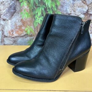 SOFFT Pebbled Black Leather Exterior Zip Boots, 9M